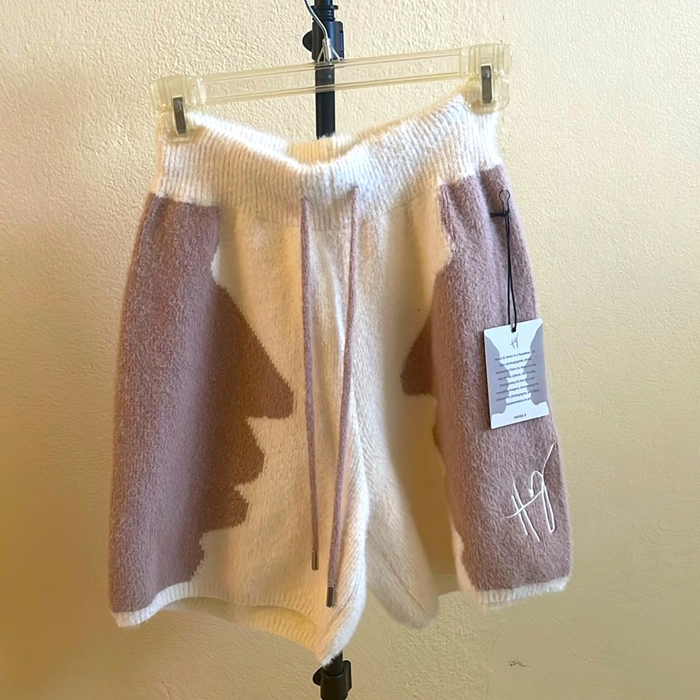 Forever 21 men’s apparel shorts extra small taupe/cream